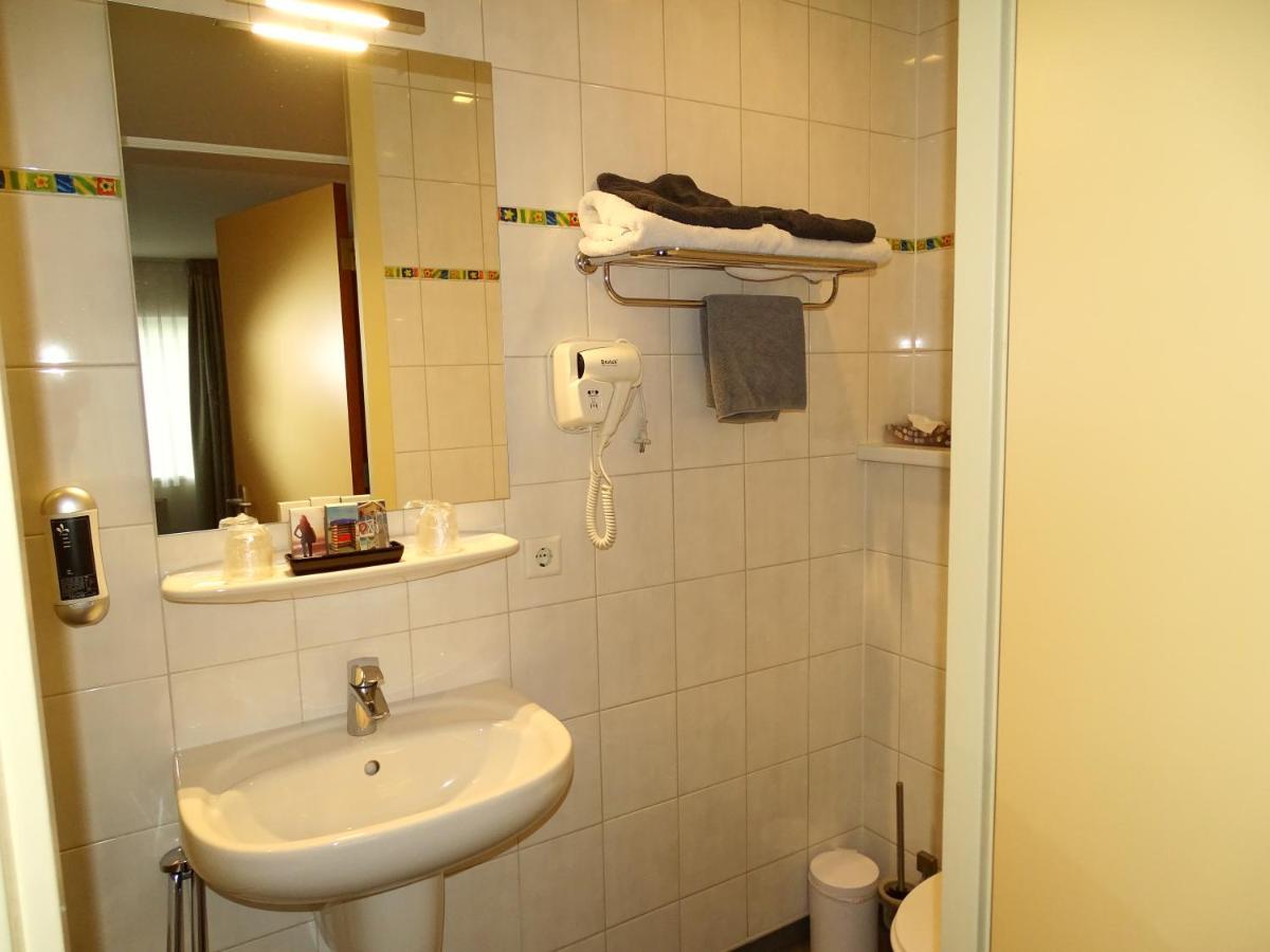 Hotel Cafe Restaurant "De Kroon" Wissenkerke Kültér fotó